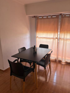 Departamento 3 ambientes a 3 cuadras de la playa con parrilla y cochera
